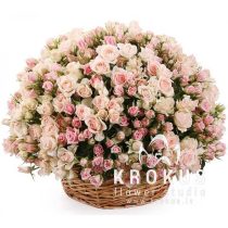 Basket of spray roses ''Luxury''