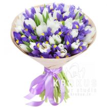 Букет из ирисов и тюльпанов
