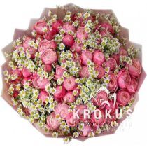 Bouquet of roses and daisies
