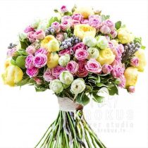 Bouquet of peony-type spray roses
