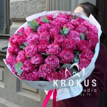 Пионовидные розы с эвкалиптом